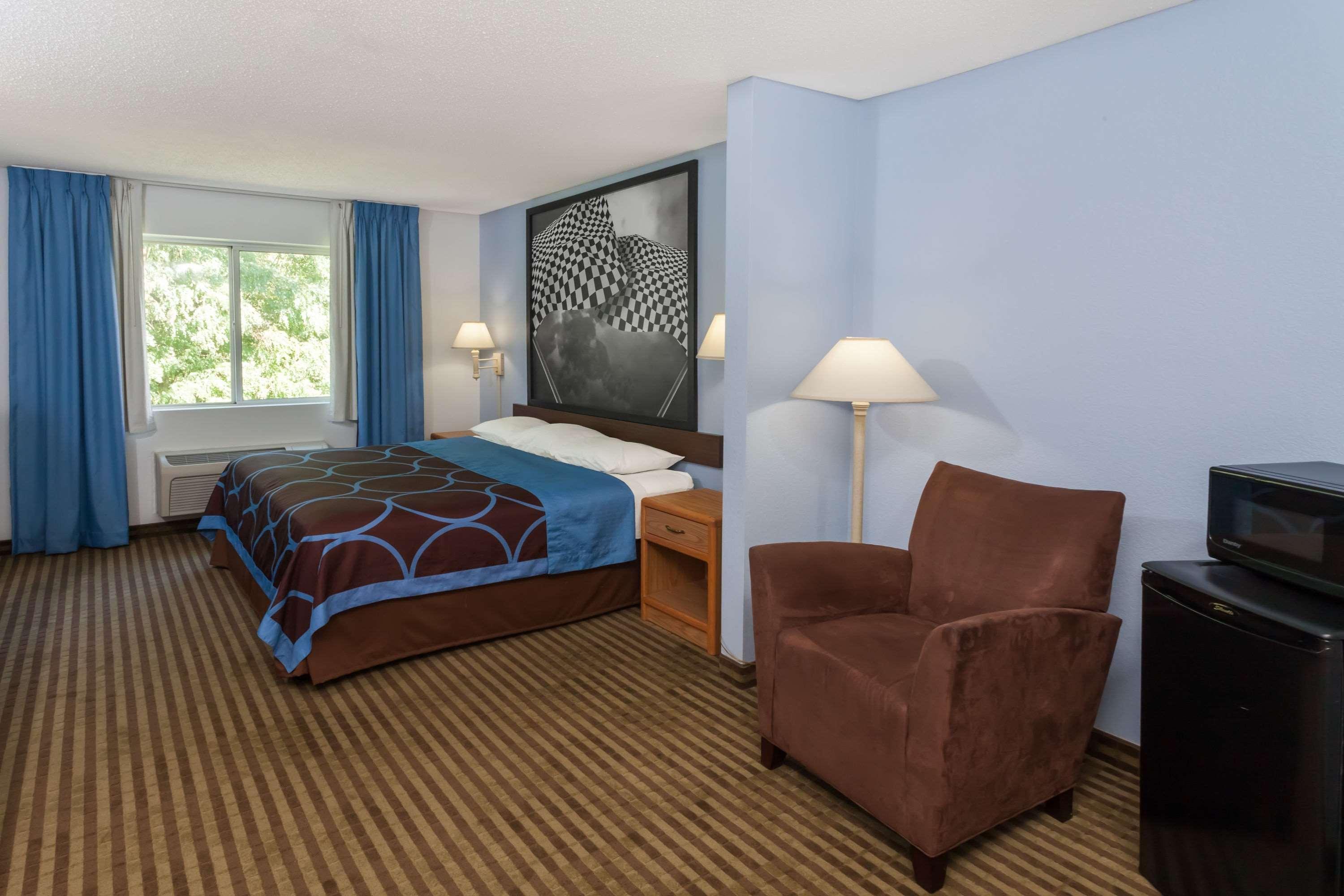 ซูเปอร์ 8 บาย วินด์แฮม ฮันติงตัน Hotel Huntington ภายนอก รูปภาพ