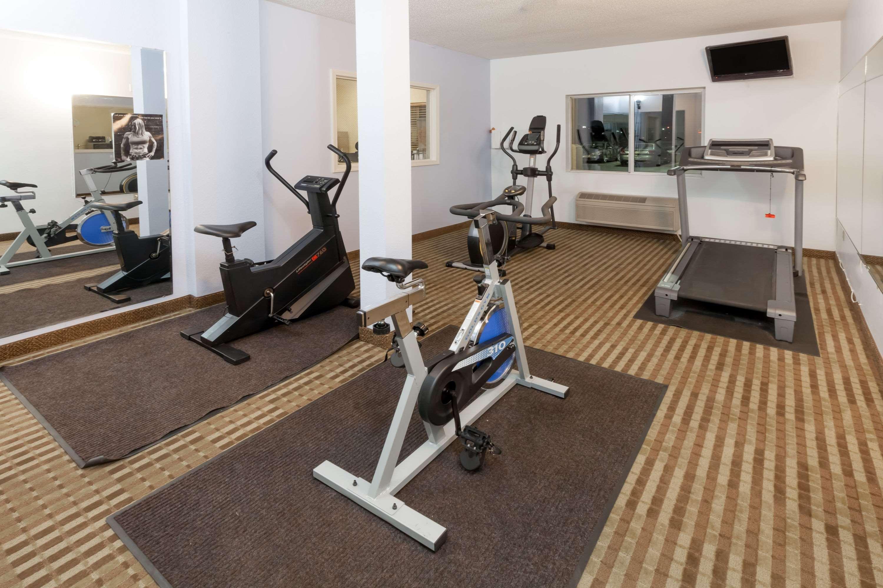 ซูเปอร์ 8 บาย วินด์แฮม ฮันติงตัน Hotel Huntington ภายนอก รูปภาพ