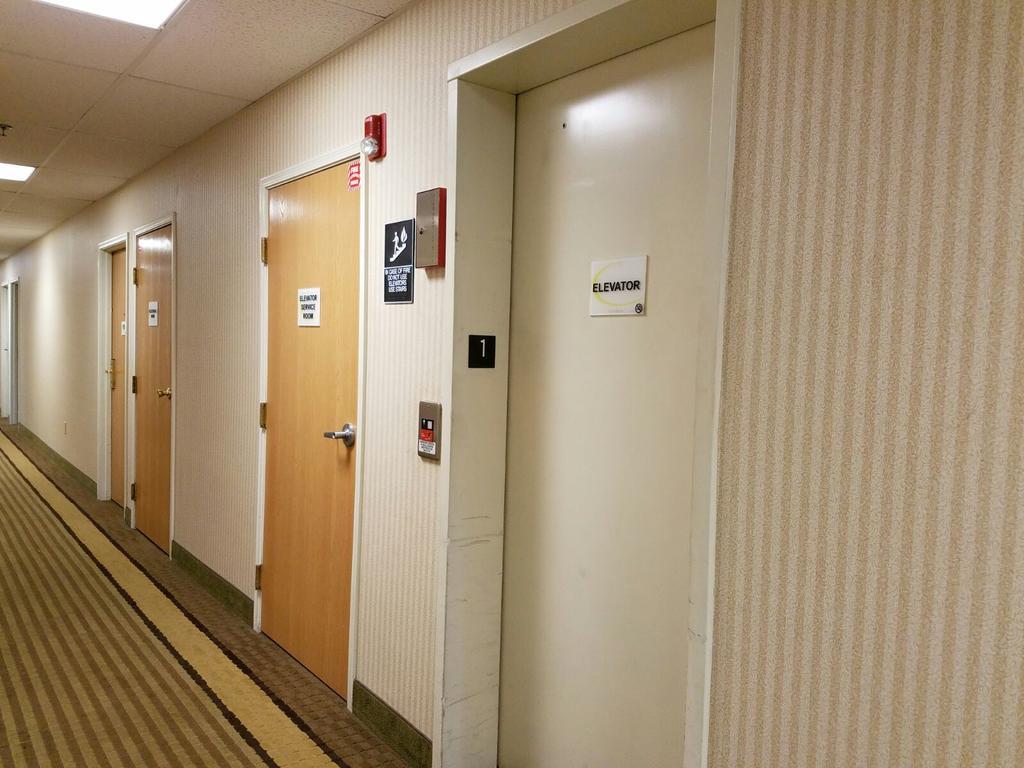 ซูเปอร์ 8 บาย วินด์แฮม ฮันติงตัน Hotel Huntington ภายนอก รูปภาพ
