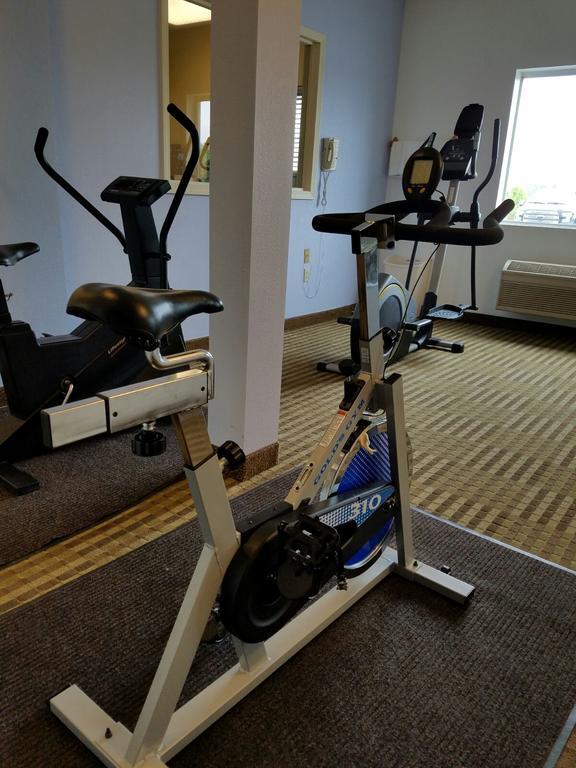 ซูเปอร์ 8 บาย วินด์แฮม ฮันติงตัน Hotel Huntington ภายนอก รูปภาพ